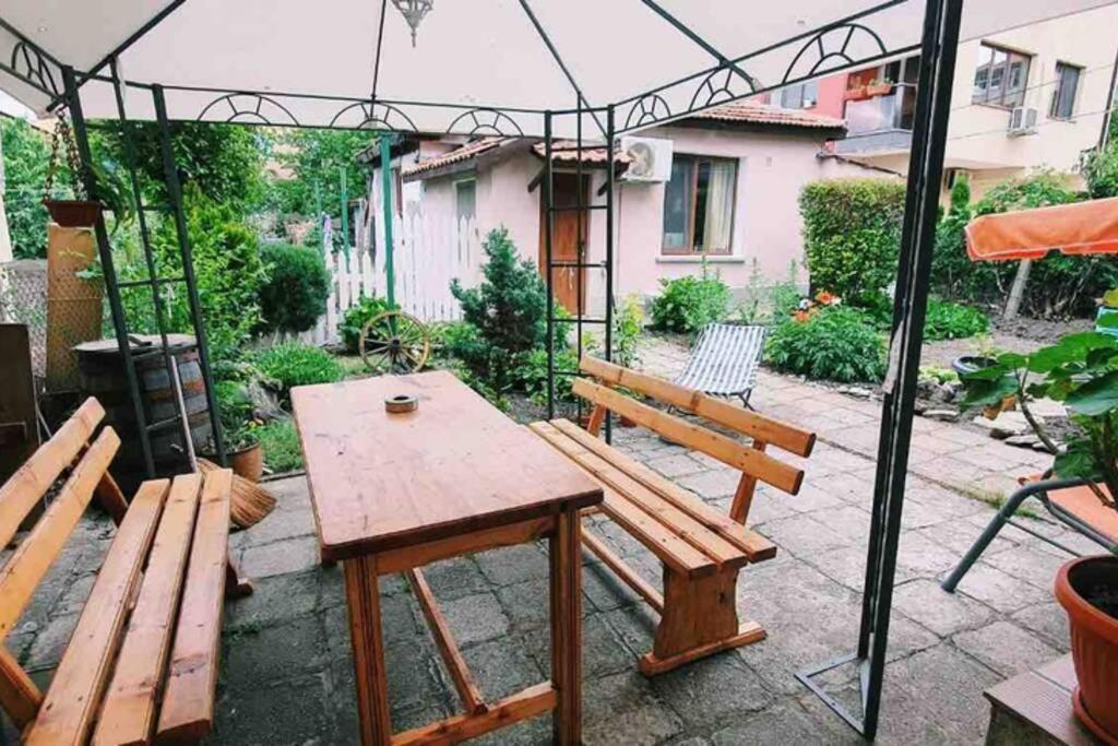 부르가스 Cute Little House With A White Picket Fence 빌라 외부 사진
